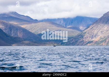 Fiordo di Nachvak visto da uno zodiaco. Torngat Mountains National Park, Labrador Peninsula, Terranova e Labrador, Canada, Nord America Foto Stock