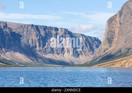 Braccio nord del fiordo di Saglek visto da uno zodiaco. Nunatsiavut, Penisola del Labrador, Terranova e Labrador, Canada, Nord America Foto Stock