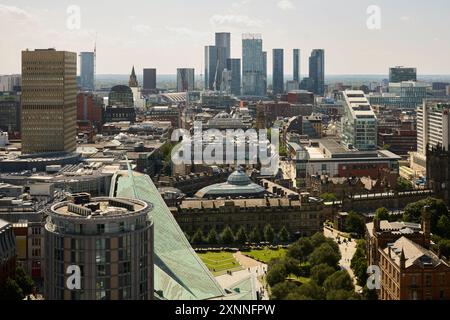 Lo skyline di Manchester mostra le alte torri di Deansgate Square Foto Stock