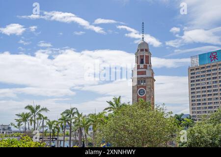 La torre dell'orologio a Tsim Sha Tsui durante il sole diurno. Hong Kong - 29 maggio 2024 Foto Stock