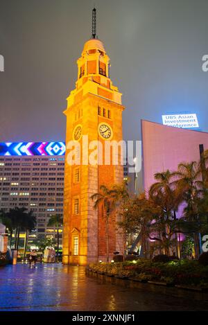 La torre dell'orologio a Tsim Sha Tsui di notte. Hong Kong - 30 maggio 2024 Foto Stock