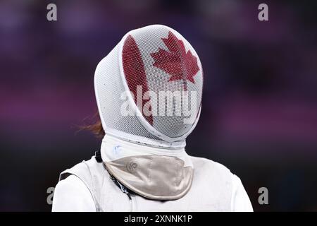 Parigi, Francia, 1 agosto 2024. Jessica Guo del Canada durante i Giochi Olimpici di Parigi 2024 Fencing WomenÕs Foil Team al Grand Palais il 1 agosto 2024 a Parigi, Francia. Crediti: Pete Dovgan/Speed Media/Alamy Live News Foto Stock