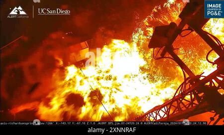 Chico, California, Stati Uniti. 1° agosto 2024. I vigili del fuoco continuano a combattere il fuoco del parco fuori Chico, nelle contee di Butte e Tehama della California settentrionale. Il Park Fire ha ora bruciato oltre 392.480 acri, rendendolo il quinto più grande incendio nella storia della California. (Immagine di credito: © Cal Fire/Wildfire Image) SOLO PER USO EDITORIALE! Foto Stock