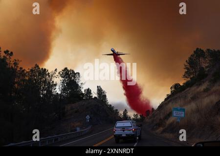 Chico, California, Stati Uniti. 1° agosto 2024. L'aereo cade in rosa. I vigili del fuoco continuano a combattere il fuoco del parco fuori Chico, nelle contee di Butte e Tehama della California settentrionale. Il Park Fire ha ora bruciato oltre 392.480 acri, rendendolo il quinto più grande incendio nella storia della California. (Immagine di credito: © Cal Fire/Wildfire Image) SOLO PER USO EDITORIALE! Foto Stock