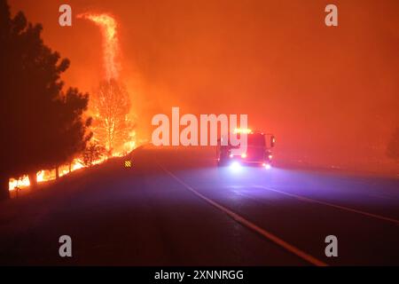 Chico, California, Stati Uniti. 1° agosto 2024. I vigili del fuoco continuano a combattere il fuoco del parco fuori Chico, nelle contee di Butte e Tehama della California settentrionale. Il Park Fire ha ora bruciato oltre 392.480 acri, rendendolo il quinto più grande incendio nella storia della California. (Immagine di credito: © Cal Fire/Wildfire Image) SOLO PER USO EDITORIALE! Foto Stock