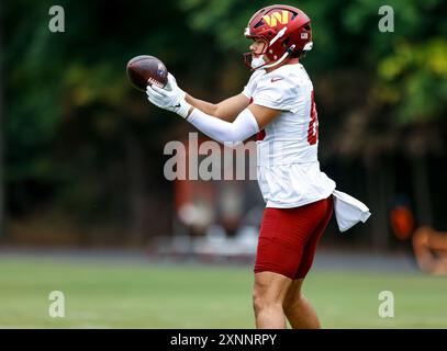 Washington Commanders tight end Cole Turner (85) durante le esercitazioni presso l'OrthoVirginia Training Center al Commanders Park di Ashburn, Virginia, il 28 2024 luglio (Alyssa Howell/Image of Sport) Foto Stock