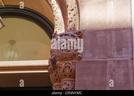 125 Cedar Street/120 Liberty Street è un edificio isolato, originariamente uffici, convertito in appartamenti; 12 piani di mattoni e pietra. Foto Stock