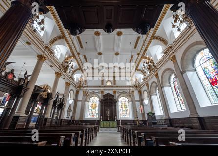 St Lawrence Jewry Next Guildhall, Londra, Regno Unito, chiesa storica restaurata con interni decorati progettati da Christopher Wren. Foto Stock