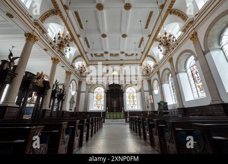 St Lawrence Jewry Next Guildhall, Londra, Regno Unito, chiesa storica restaurata con interni decorati progettati da Christopher Wren. Foto Stock