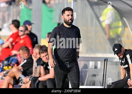 Goncalo Feio allenatore del Legia Warszawa durante la seconda partita di qualificazione della UEFA Europa Conference League 2° turno di qualificazione Caernarfon Town vs Legia Varsavia a Nantporth, Bangor, Regno Unito, 1° agosto 2024 (foto di Cody Froggatt/News Images) Foto Stock