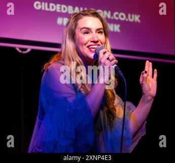 Edimburgo, Scozia, Regno Unito, 01 agosto 2024, Edinburgh Festival Fringe: Gilded Balloon lancia i suoi spettacoli per il Fringe 2024. Nella foto: La comica australiana Michelle Brasier. Crediti: Sally Anderson/Alamy Live News Foto Stock