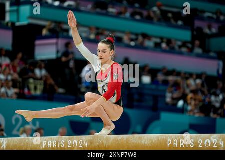 Parigi, Francia. 1 agosto 2024. PARIGI, FRANCIA - 1° AGOSTO: Helen Kevric della Germania sul Balance Beam durante la finale generale femminile del sesto giorno dei Giochi Olimpici di Parigi 2024 alla Bercy Arena il 1° agosto 2024 a Parigi, Francia. (Daniela Porcelli/SPP) credito: SPP Sport Press Photo. /Alamy Live News Foto Stock