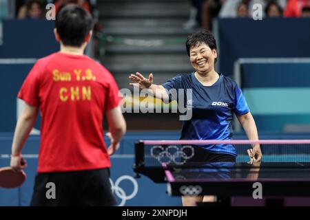 Pechino, Francia. 31 luglio 2024. Ni Xia Lian (R) del Lussemburgo reagisce durante il singolare femminile del 32 incontro di ping-pong tra Sun Yingsha della Cina e Ni Xia Lian del Lussemburgo ai Giochi Olimpici di Parigi 2024, in Francia, il 31 luglio 2024. Crediti: Zhu Zheng/Xinhua/Alamy Live News Foto Stock