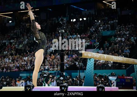 Keyla Nemour ( ALG ) Balance Beam, ginnastica artistica, Women&#39;s all-around Final durante i Giochi Olimpici di Parigi 2024 il 1 agosto 2024 alla Bercy Arena di Parigi, Francia Credit: Independent Photo Agency/Alamy Live News Foto Stock