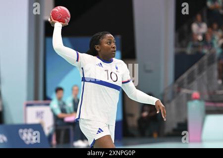 Grace Zaadi Deuna (fra), Handball, Women&#39;s turno preliminare gruppo B durante i Giochi Olimpici di Parigi 2024 il 1° agosto 2024 alla South Paris Arena di Parigi, Francia Credit: Independent Photo Agency/Alamy Live News Foto Stock