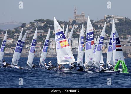 Marsiglia, Francia. 1 agosto 2024. Jean-Baptiste Bernaz (fra) gareggia nell'ILCA 7 maschile di vela durante i Giochi Olimpici di Parigi 2024, al rade de Marseille, a Marsiglia, in Francia, il 1 agosto 2024. Foto di Patrick Aventurier/ABACAPRESS. COM credito: Abaca Press/Alamy Live News Foto Stock