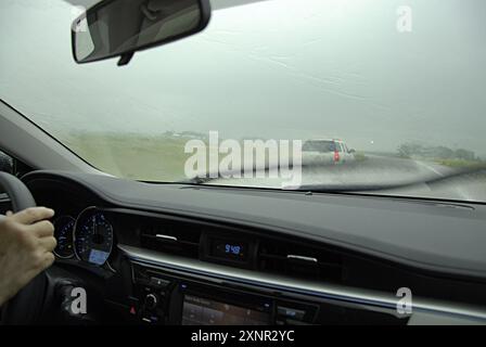 PLYMOUTH COUNTY/IOWA /USA- il giorno della fag, un fulmine e una tempesta nello stato di Ioaw e nel Minnesota, un'auto precipitata sull'autostrada 60 14 GIUGNO 2014 (foto di Francis Dean/Deanpictures) Foto Stock