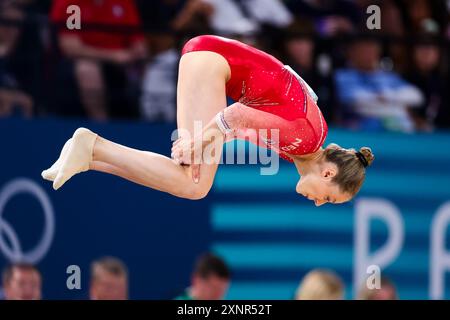 Parigi, Francia, 1 agosto 2024. Naomi Visser dei Paesi Bassi si esibisce sul pavimento durante la finale di ginnastica artistica dei Giochi Olimpici di Parigi 2024 WomenÕs All-Round alla Bercy Arena il 1 agosto 2024 a Parigi, Francia. Crediti: Pete Dovgan/Speed Media/Alamy Live News Foto Stock