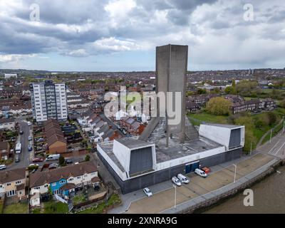 Torre di ventilazione per il tunnel Mersey sotto il fiume Mersey da Birkenhead a Liverpool Foto Stock