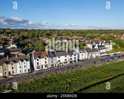 Vista aerea del villaggio inglese di Parkgate sull'estuario di Dee, Wirral, Cheshire, Inghilterra Foto Stock