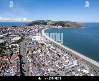 Llandudno Bay e il promontorio del Great orme nel Galles del Nord, Gran Bretagna, vista aerea Foto Stock