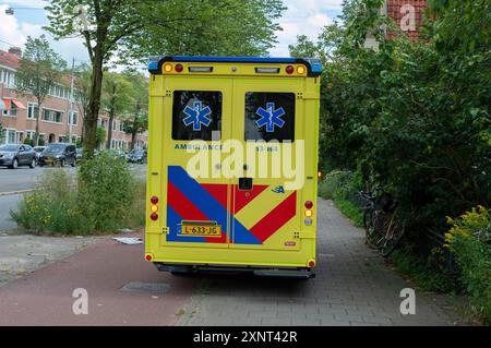 Camion ambulanza sul retro ad Amsterdam Paesi Bassi 26-7-2024 Foto Stock