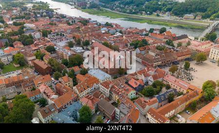 Una vista aerea della basilica della cattedrale di Kaunas nella città vecchia di Kaunas, Lituania Foto Stock