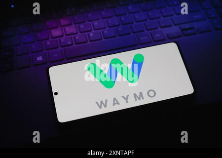 Paraguay. 2 agosto 2024. In questa immagine, il logo Waymo viene visualizzato sullo schermo di uno smartphone. Credito: SOPA Images Limited/Alamy Live News Foto Stock