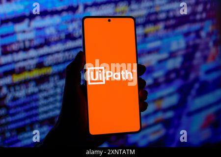 Paraguay. 2 agosto 2024. In questa immagine, il logo UiPath viene visualizzato sullo schermo di uno smartphone. Credito: SOPA Images Limited/Alamy Live News Foto Stock