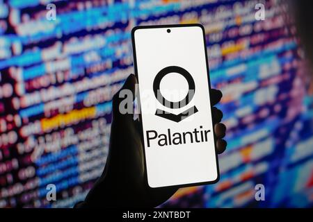 In questa immagine, il logo Palantir Technologies viene visualizzato sullo schermo di uno smartphone. (Foto di Jaque Silva / SOPA Images/Sipa USA) *** esclusivamente per notizie editoriali *** Foto Stock
