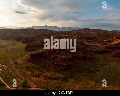 Camini delle fate rosse a forma di formazioni che hanno milioni di anni, Erzurum, Terra delle fate rosse Foto Stock