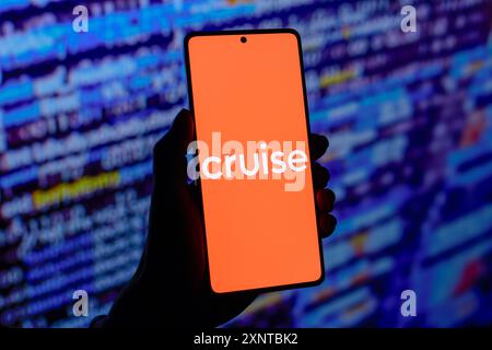 Paraguay. 2 agosto 2024. In questa immagine, il logo Cruise LLC viene visualizzato sullo schermo di uno smartphone. (Foto di Jaque Silva/SOPA Images/Sipa USA) *** esclusivamente per notizie editoriali *** credito: SIPA USA/Alamy Live News Foto Stock