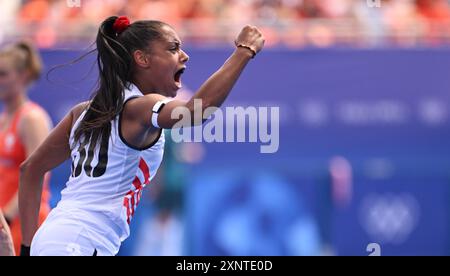 Parigi, Francia. 2 agosto 2024. Il belga Ambre Ballenghien festeggia dopo aver segnato durante una partita di hockey tra la nazionale belga, le Panthers rosse e i Paesi Bassi, la quarta partita nella piscina femminile A ai Giochi Olimpici di Parigi 2024, venerdì 2 agosto 2024 a Parigi, in Francia. I Giochi della XXXIII Olimpiade si svolgono a Parigi dal 26 luglio all'11 agosto. La delegazione belga conta 165 atleti in 21 sport. BELGA PHOTO LAURIE DIEFFEMBACQ credito: Belga News Agency/Alamy Live News Foto Stock