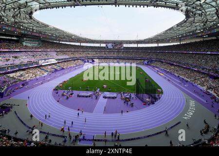 Parigi, Francia. 2 agosto 2024. Una visione generale dello Stade de France mentre la competizione di atletica si svolge ai Giochi Olimpici estivi di Parigi 2024, a Parigi, Francia, venerdì 2 agosto 2024. Foto di Paul Hanna/UPI credito: UPI/Alamy Live News Foto Stock