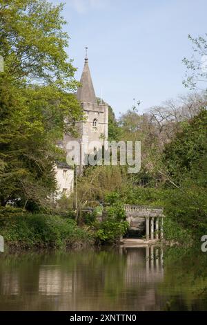 Viste di Bradford su Avon, tra cui il fiume Avon e la Chiesa sassone di San Lorenzo nel Wiltshire nel Regno Unito Foto Stock