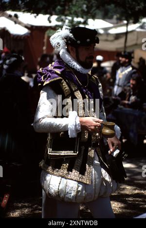 Agoura CA USA 5/1992. Renaissance Pleasure Faire. Rinascimento da 14th a 16th secoli. Giochi, cibo, giostre, cavalieri, costumi meravigliosi, e teatro popolare. Foto Stock