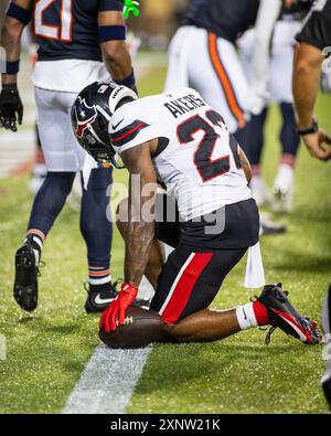 1 agosto 2024: Gli Houston Texans n. 22 Cam Akers celebrano il suo touchdown contro i Chicago Bears durante la gara della Hall of Fame a Canton. Credito Mike Wulf/CSM: Cal Sport Media/Alamy Live News Foto Stock