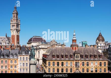 Vista verso i tetti di Place du General-de-Gaulle o Grand Place, Lille, Hauts-de-France, Francia Foto Stock