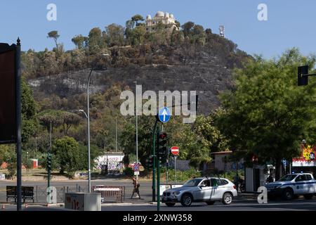 Roma, Italia. 2 agosto 2024. Vista di Monte Mario dopo l'incendio scoppiato mercoledì scorso a Roma (Credit Image: © Matteo Nardone/Pacific Press via ZUMA Press Wire) SOLO USO EDITORIALE! Non per USO commerciale! Foto Stock