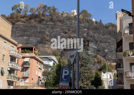 Roma, Italia. 2 agosto 2024. Vista di Monte Mario da via Teulada a Roma dopo l'incendio scoppiato mercoledì scorso (Credit Image: © Matteo Nardone/Pacific Press via ZUMA Press Wire) SOLO USO EDITORIALE! Non per USO commerciale! Foto Stock