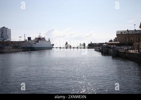 ARCHIVIATO - 02 agosto 2024, Svezia, Helsingborg: Veduta del porto di Helsingborg. Foto: Steffen Trumpf/dpa Foto Stock