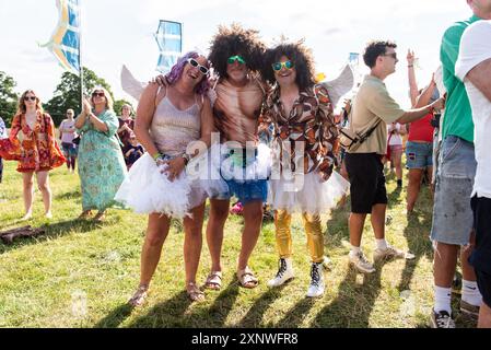 Oxfordshire, 2 agosto 2024, folla e atmosfera al Wilderness Festival di Cornbury Park, credito: Lou Morris/Alamy Live News Foto Stock