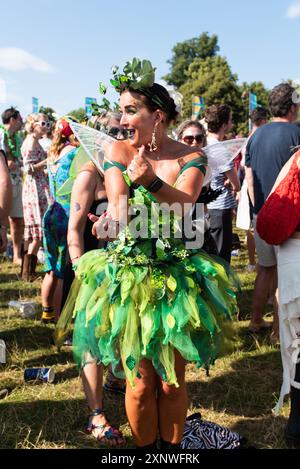 Oxfordshire, 2 agosto 2024, folla e atmosfera al Wilderness Festival di Cornbury Park, credito: Lou Morris/Alamy Live News Foto Stock