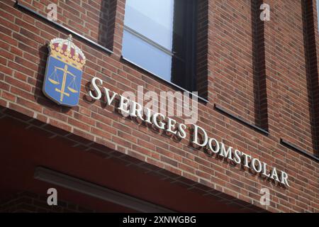 ARCHIVIATO - 2 agosto 2024, Svezia, Malmö: Il logo e le lettere dei tribunali svedesi (Sveriges Domstolar) possono essere visti sul tribunale distrettuale di Malmö. Foto: Steffen Trumpf/dpa Foto Stock