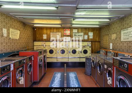 Laundrette, Colliers Wood, Londra sud Foto Stock