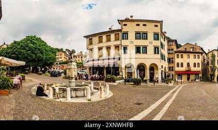 Asolo, Treviso, Italia: Una vista pittoresca dell'affascinante città di Asolo, spesso definita la "Perla della Provincia di Treviso". Conosciuto per i suoi medi Foto Stock