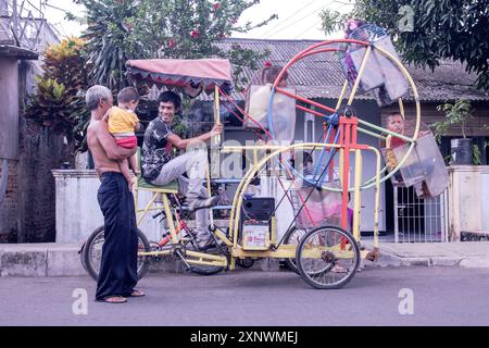 30 settembre 2008, Giacarta, Indonesia: Odong-odong Kiddie Ride a Giacarta, Indonesia. Foto Stock