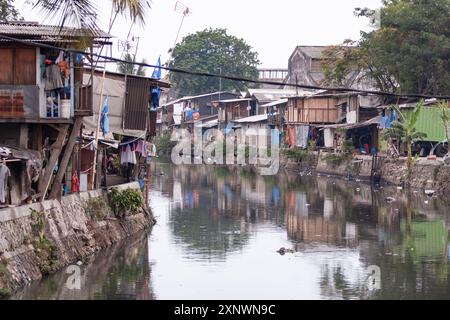 30 settembre 2008, Giacarta, Indonesia, Sud Est Asiatico, zona Slum vicino alla stazione ferroviaria. Foto Stock