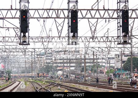 30 settembre 2008, Giacarta, Indonesia, Sud-Est asiatico, ferrovia sulla stazione ferroviaria. Foto Stock