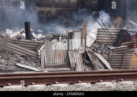 30 settembre 2008, Giacarta, Indonesia, Sud-est asiatico, spazzatura in fiamme. Foto Stock